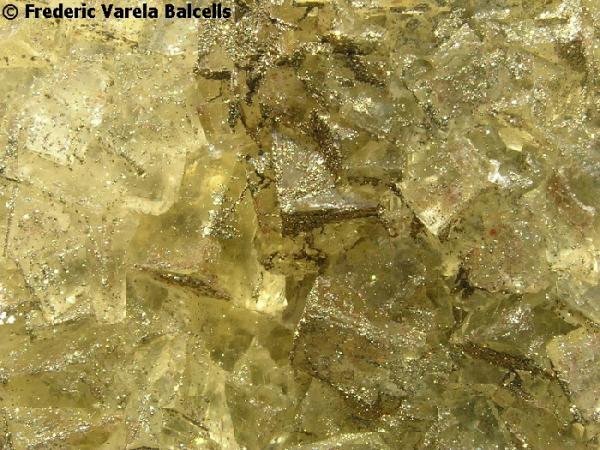 Fluorita
Arista del cristal mayor 1 cm.
(Autor: Frederic Varela)