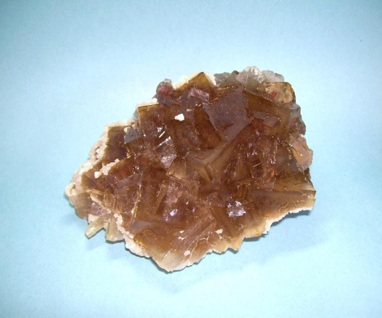 Fluorita con dolomita
12 x 8 cm. (El cristal mayor mide 3 cm.)
(Autor: Darío Menéndez)
