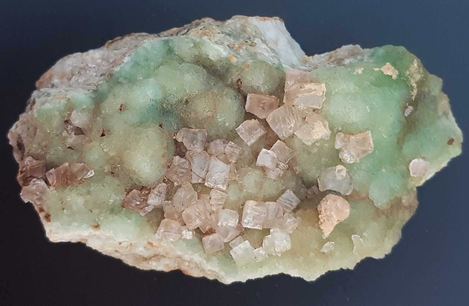 Fluorita y Calcita
12 x 6 x 4 cm
(Autor: prudenci gatell)