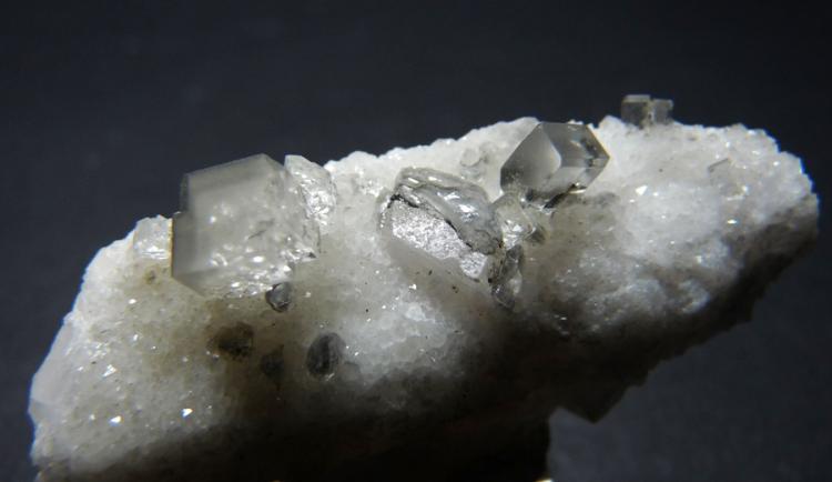 Fluorita, cuarzo
50 x 25 mm. cristal mayor 7 mm.
(Autor: Jesus Franquesa Baucells)