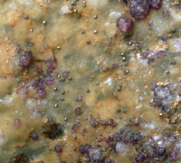 Fluorita y Pirita.
Encuadre de 1,5 cm.
(Autor: Javier Arribas)