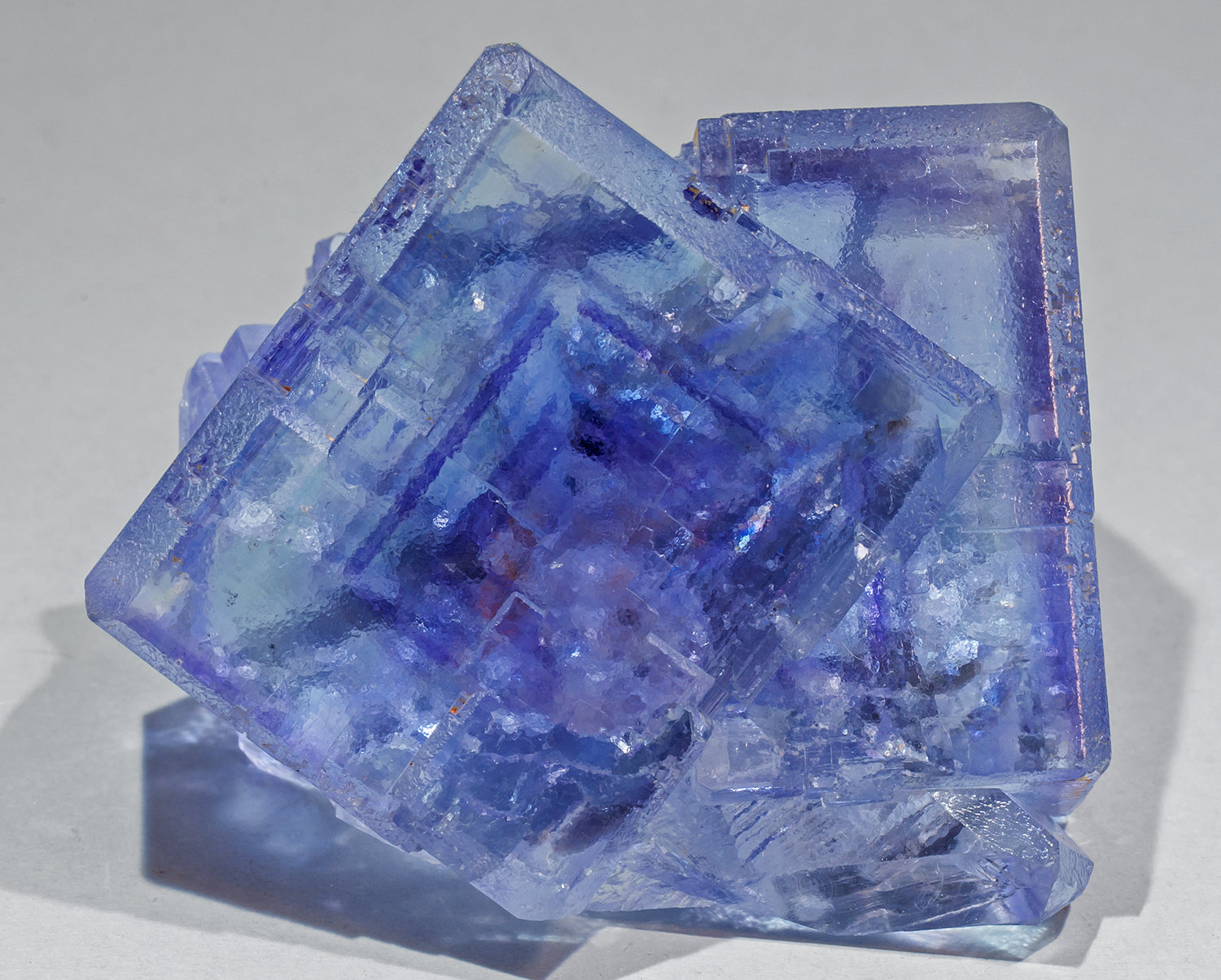 Fluorita
Tamaño de la pieza: 6 × 6 × 4.2 cm / cristal principal 4 × 3.5 cm
(Autor: Jordi Fabre)