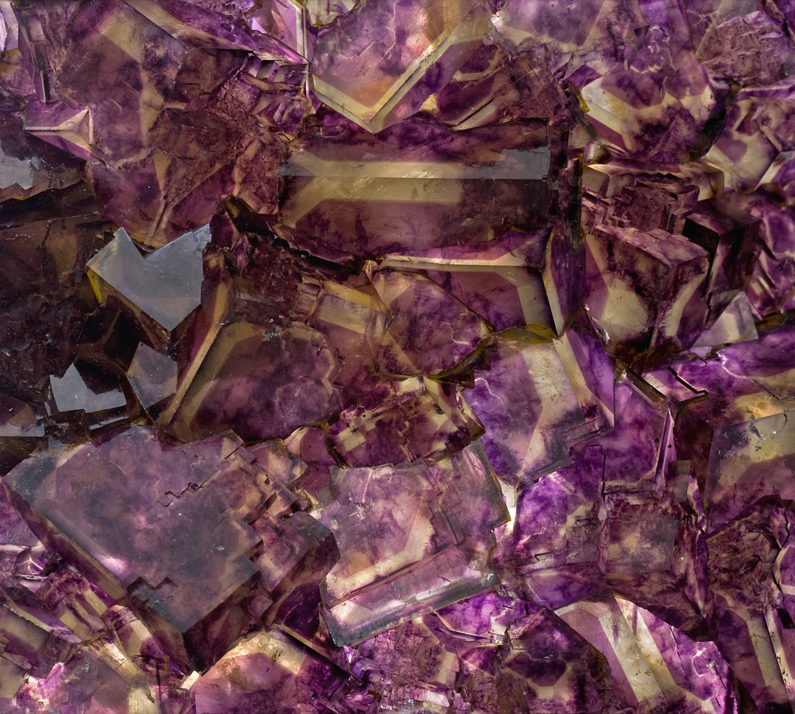 Fluorita
cristal principal: 2.5 × 2 cm
(Autor: Jordi Fabre)