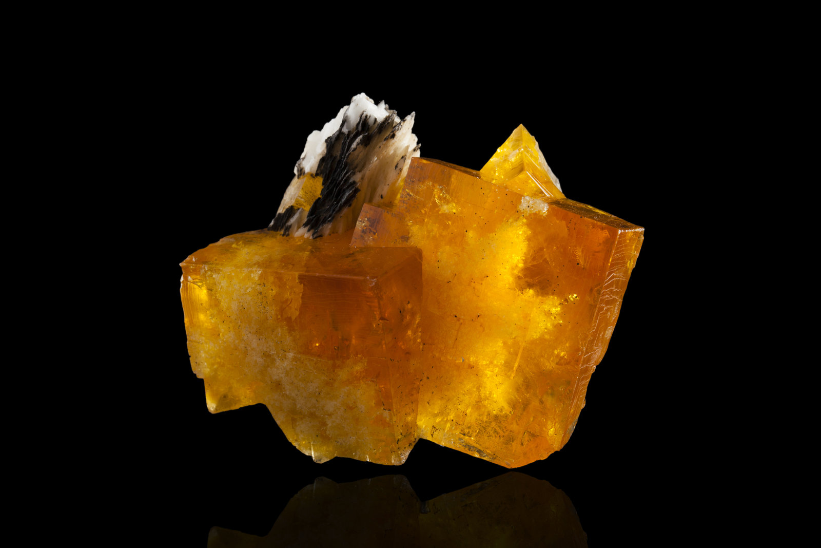 Fluorita, Barita
6 x 7 x 4 cm / Cristal principal: 5 cm
(Autor: Museo MIM)