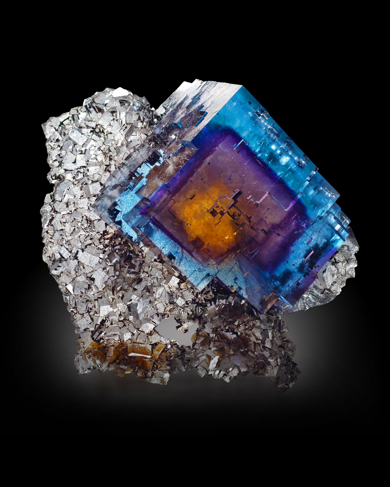 Fluorita
7 x 10 x 11 cm / Cristal principal: 7.3 cm
(Autor: Museo MIM)