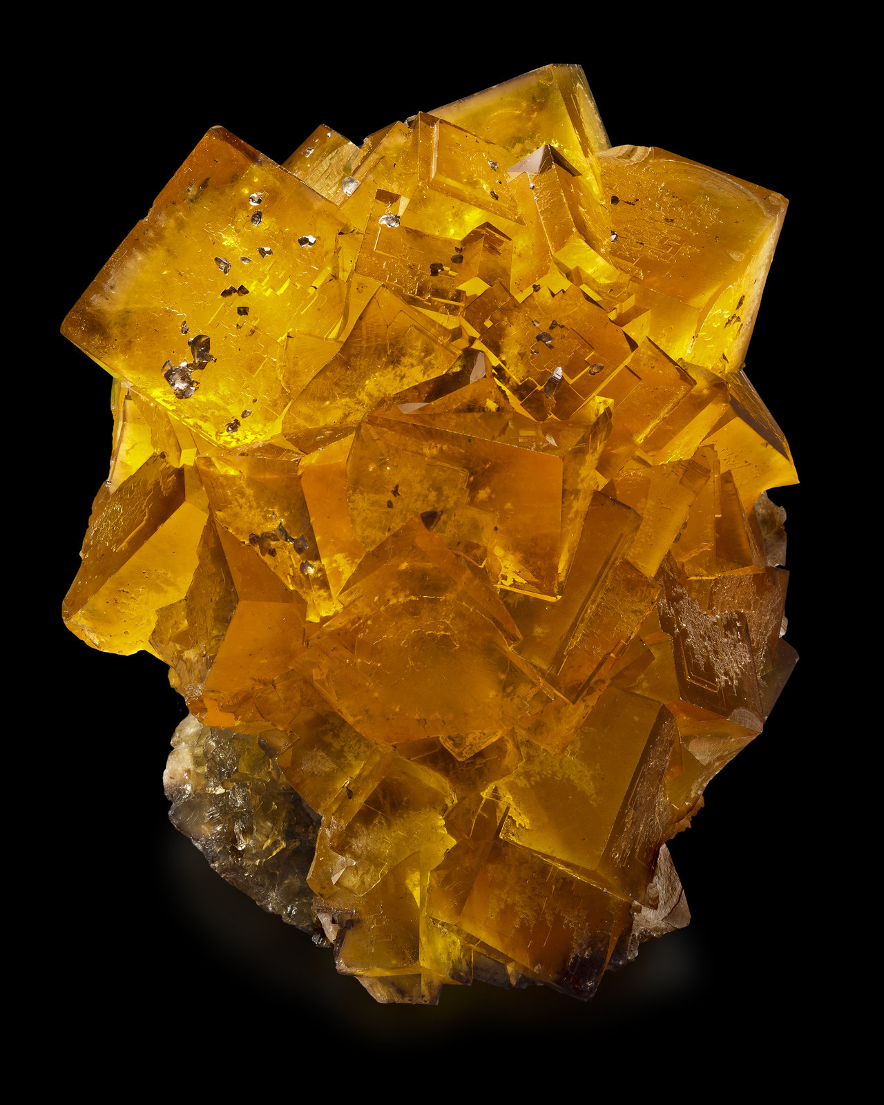 Fluorita con Calcita
9 x 14 x 15.5 cm / Cristal principal: 6 cm
(Autor: Museo MIM)
