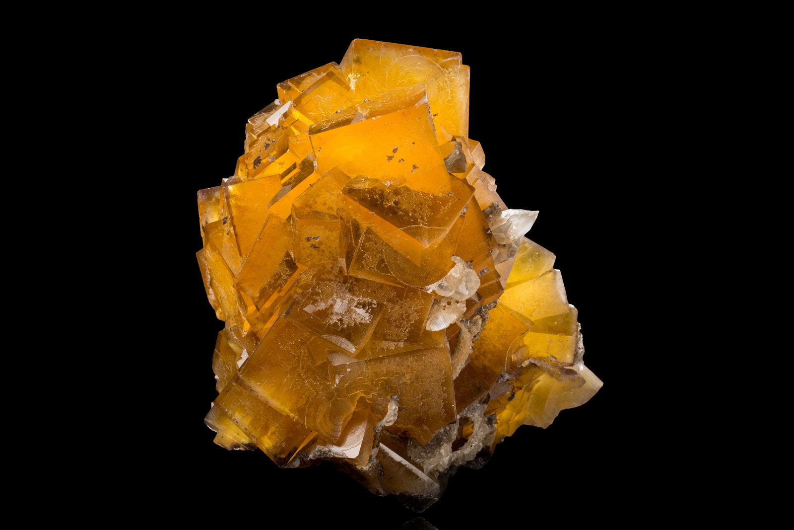 Fluorita con Calcita
9 x 14 x 15.5 cm / Cristal principal: 6 cm
(Autor: Museo MIM)