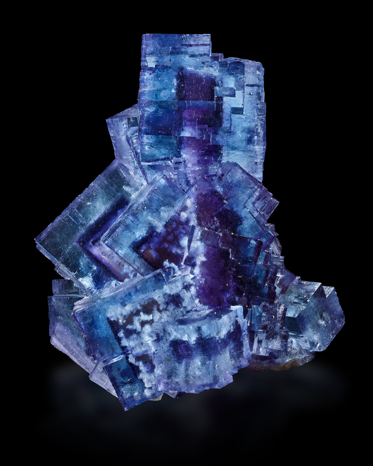 Fluorita, Barita
9 x 7.5 x 6.5 cm / Cristal principal: 3.7 cm
(Autor: Museo MIM)