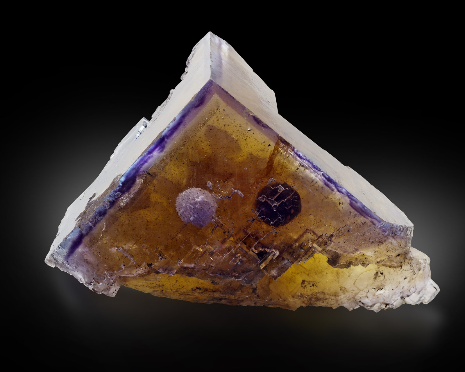 Fluorita con inclusiones de Barita
5 x 7 x 4 cm
(Autor: Museo MIM)