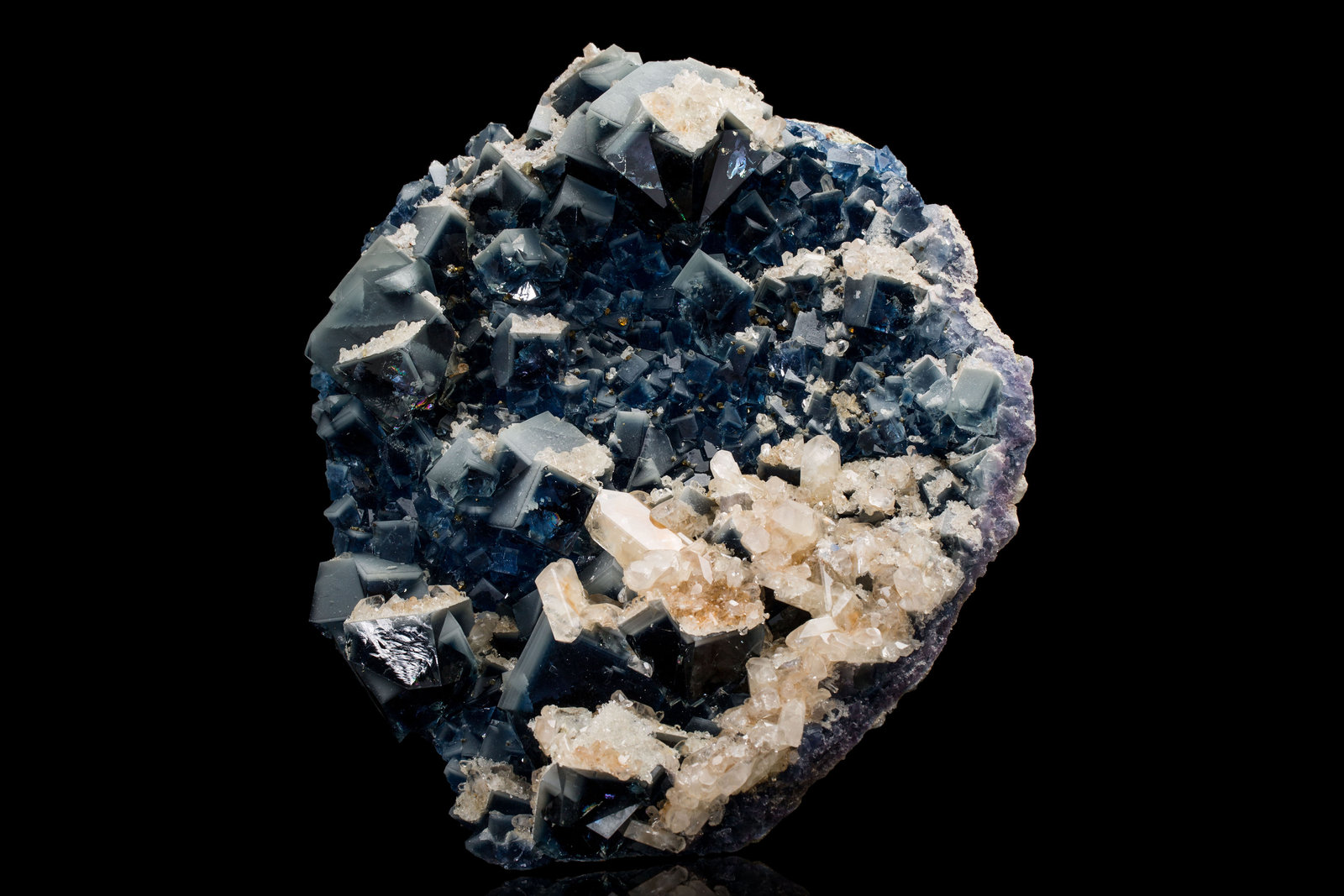 Fluorita con Barita
23 x 27 x 7.5 cm / Cristal principal: 6.2 cm.
(Autor: Museo MIM)