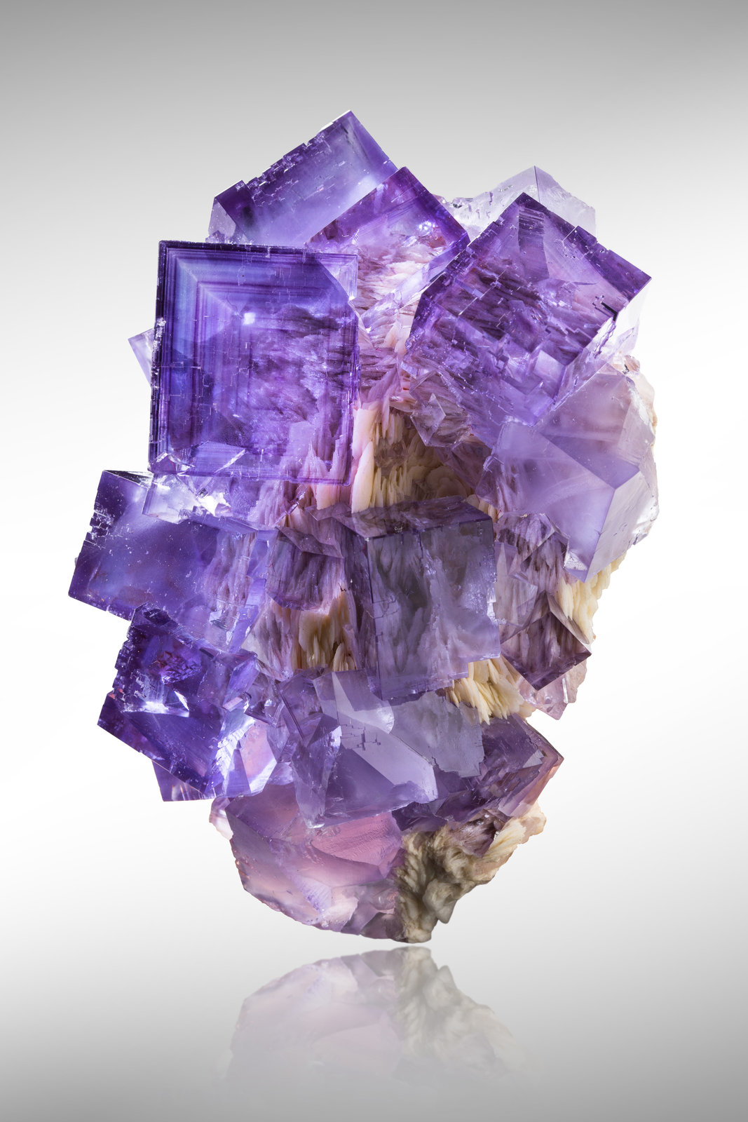 Fluorita
11 x 8 x 4.5 cm / cristal principal: 4.9 cm
(Autor: Museo MIM)
