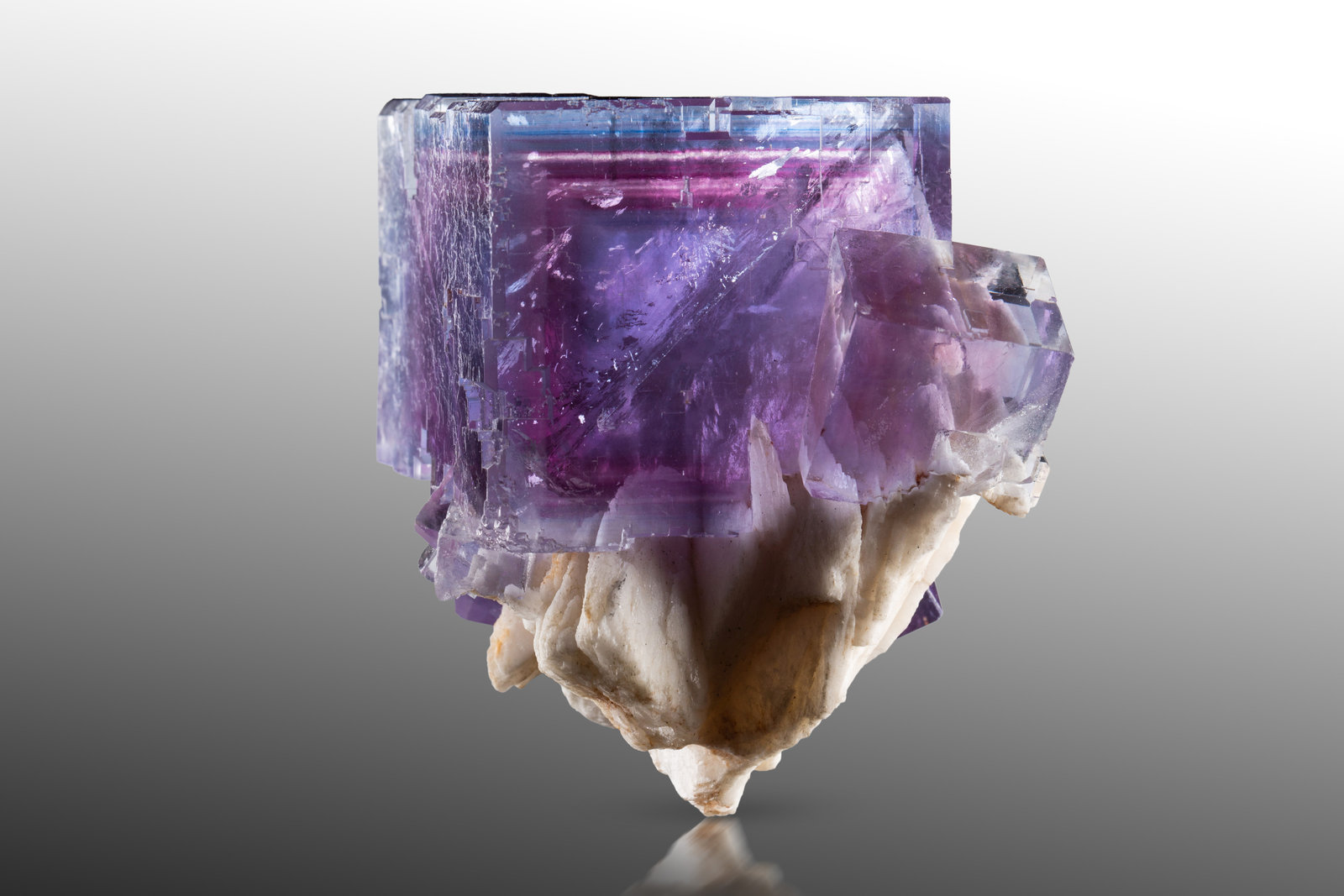 Fluorita y Barita
6.5 x 6 x 6.5 cm
(Autor: Museo MIM)