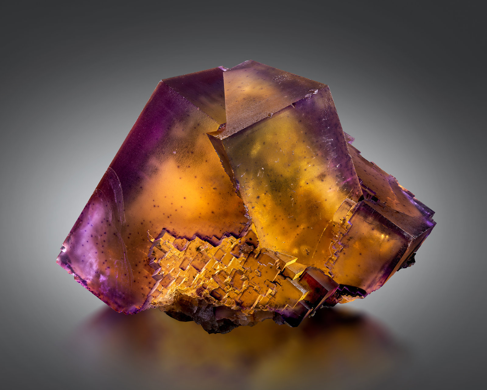 Fluorita
16 x 13 x 11 cm / cristal principal: 11 cm
(Autor: Museo MIM)