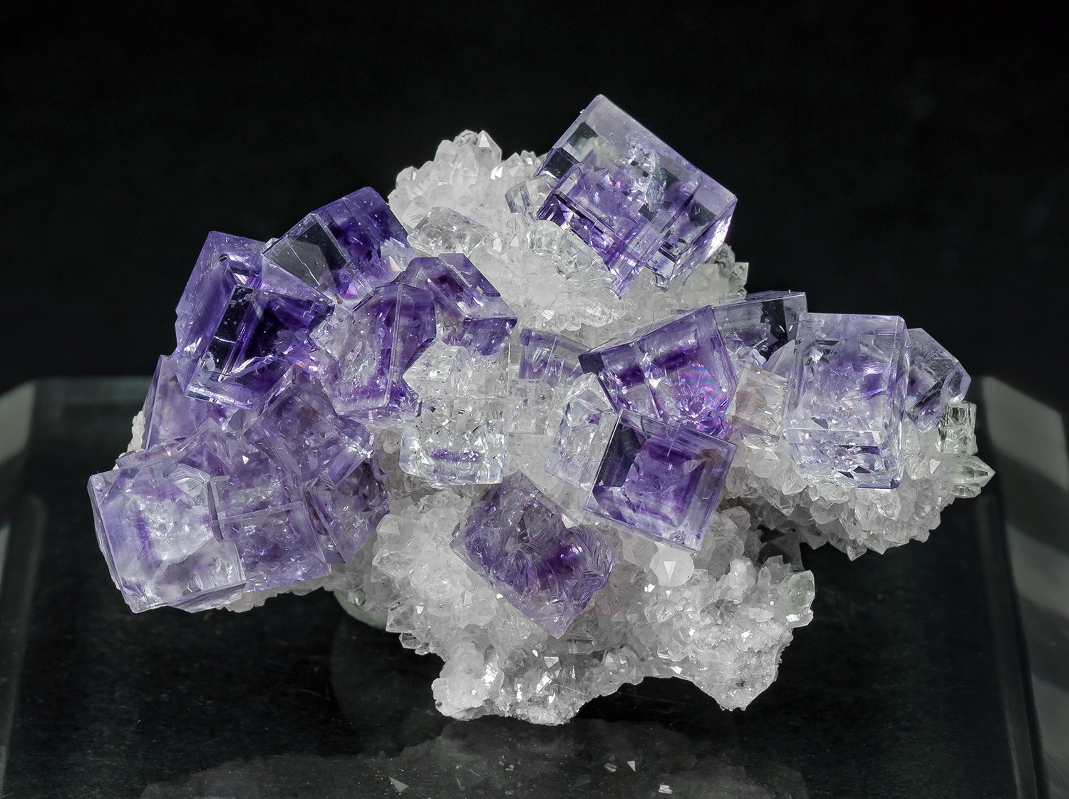 Fluorita en Cuarzo
4.2 × 2.8 × 1.4 cm
(Autor: Jordi Fabre)
