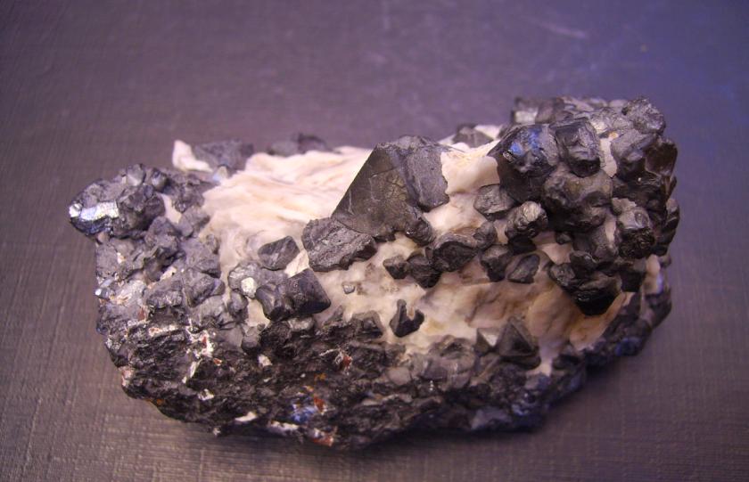 Franklinita
6,5 x 4 x 3,5 cm
(Autor: Antonio Alcaide)