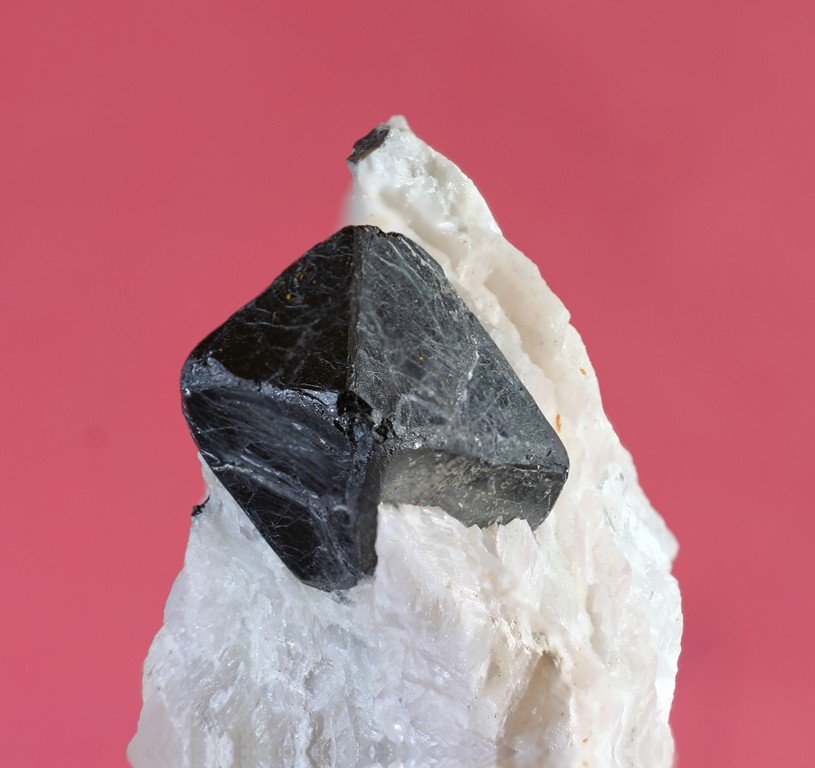 Franklinita
cristal 12 mm
(Autor: Ramon A  Lopez Garcia)