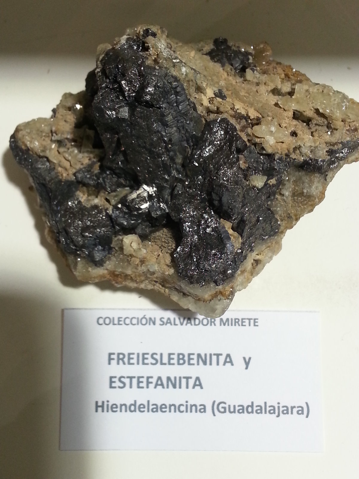 Freieslebenita y estefanita
6x6 cm
(Autor: andresdf)