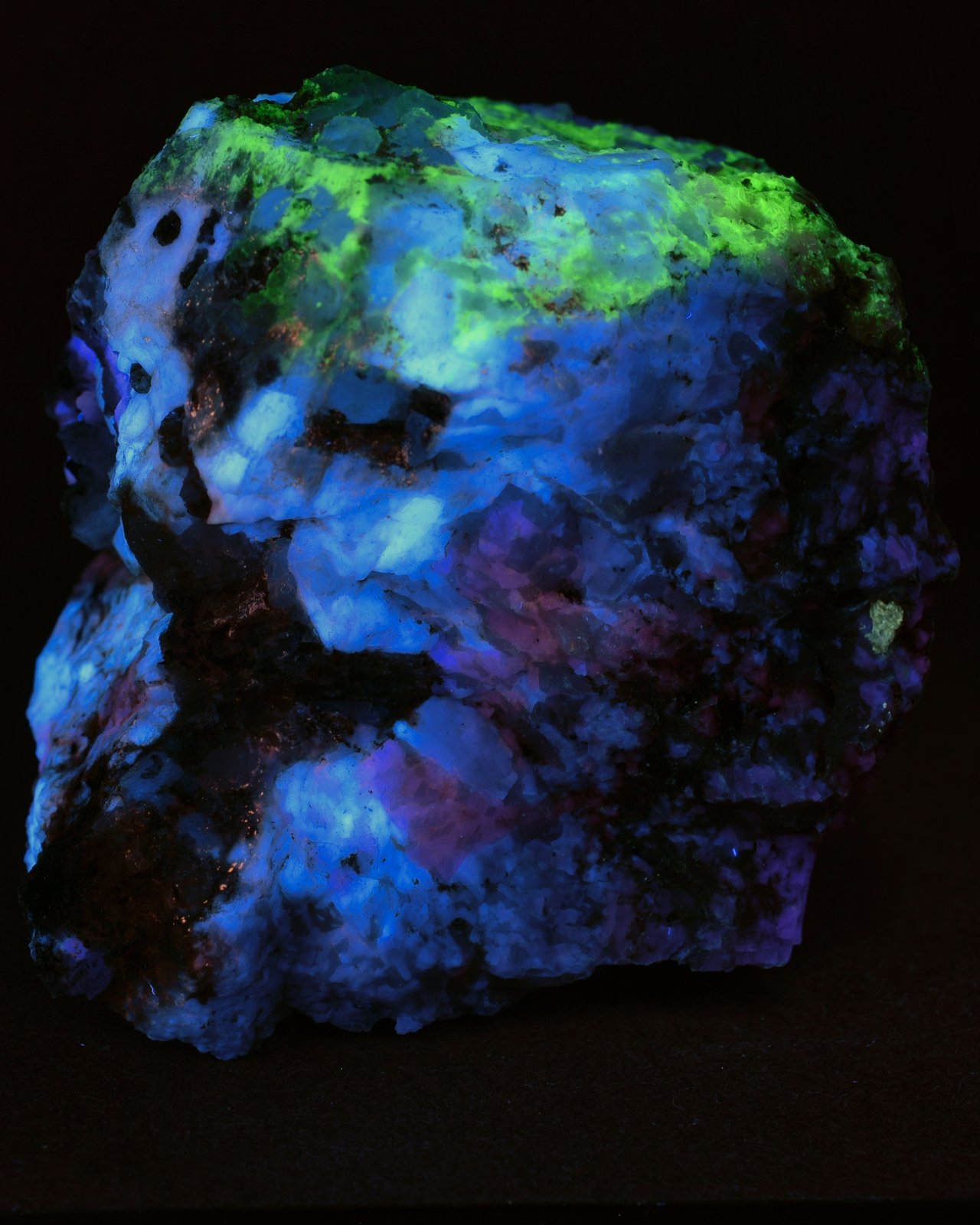 Microclina, Cuarzo y desconocidos
10 cm
(Autor: UVmineral)