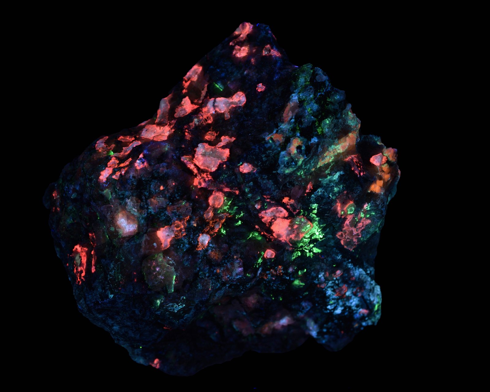 Tugtupita, Sodalita, Analcima, Chkalovita, Aegirina, Arfvedsonita.
75 x 75 x 50 mm
(Autor: UVmineral)