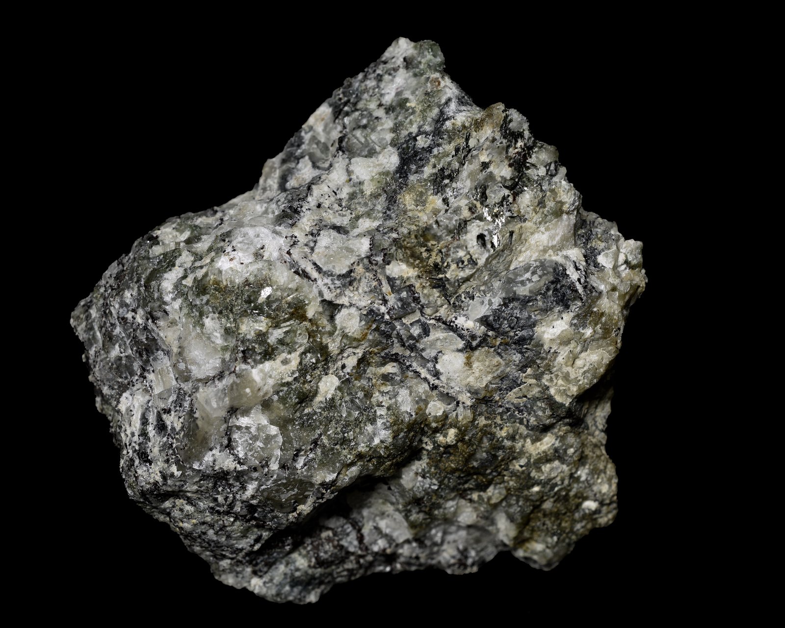 Tugtupita, Sodalita, Analcima, Chkalovita, Aegirina, Arfvedsonita.
75 x 75 x 50 mm
(Autor: UVmineral)