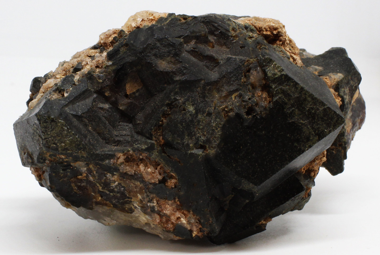 Andradita (variedad melanita) (Grupo Granate)
7x4x4.5 cm
(Autor: Luis Edmundo Sánchez Roja)