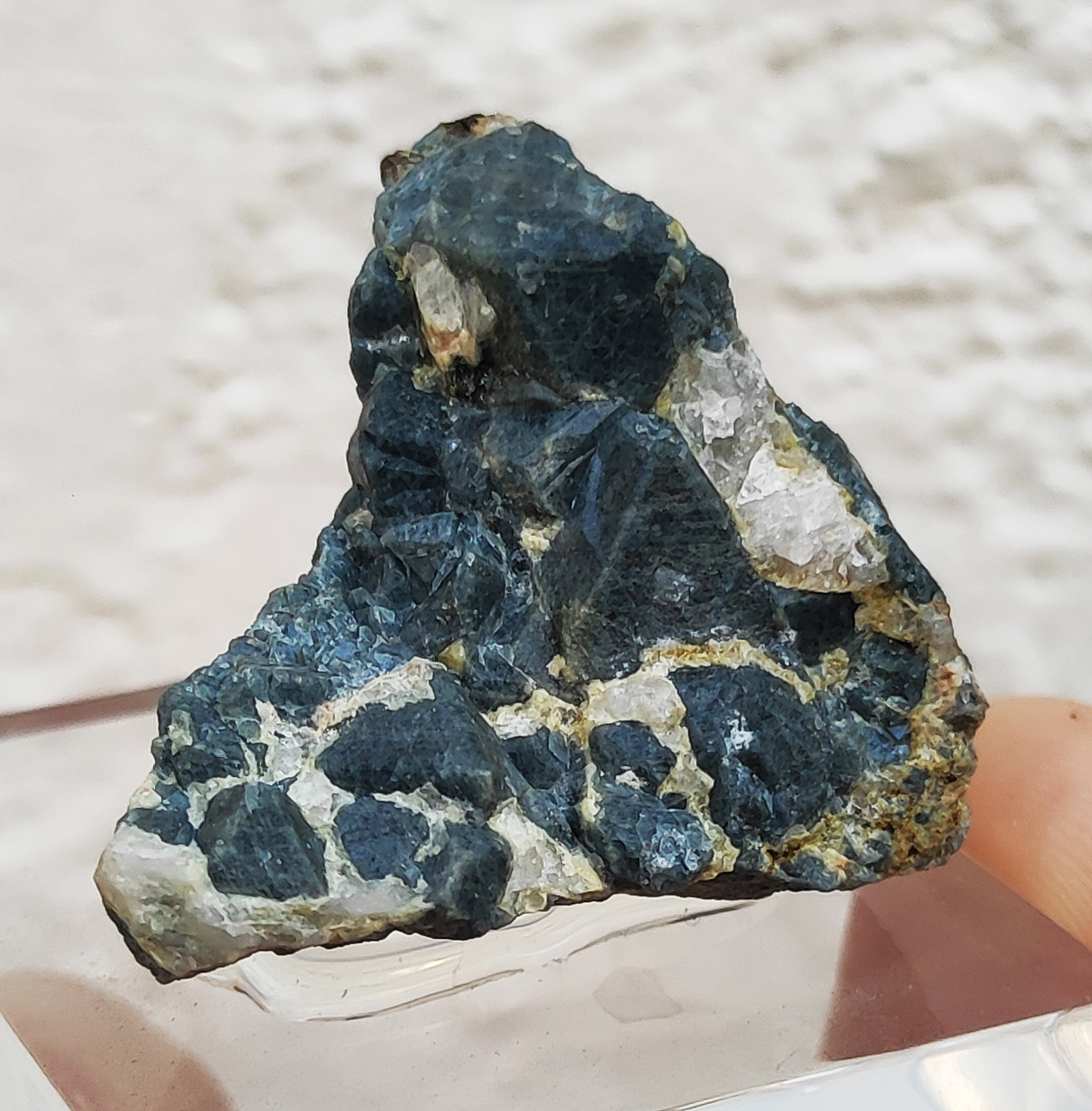 Gahnita, Cuarzo, Esfalerita
3,1 x 3,0 x 1,9 cm.
(Autor: carles)