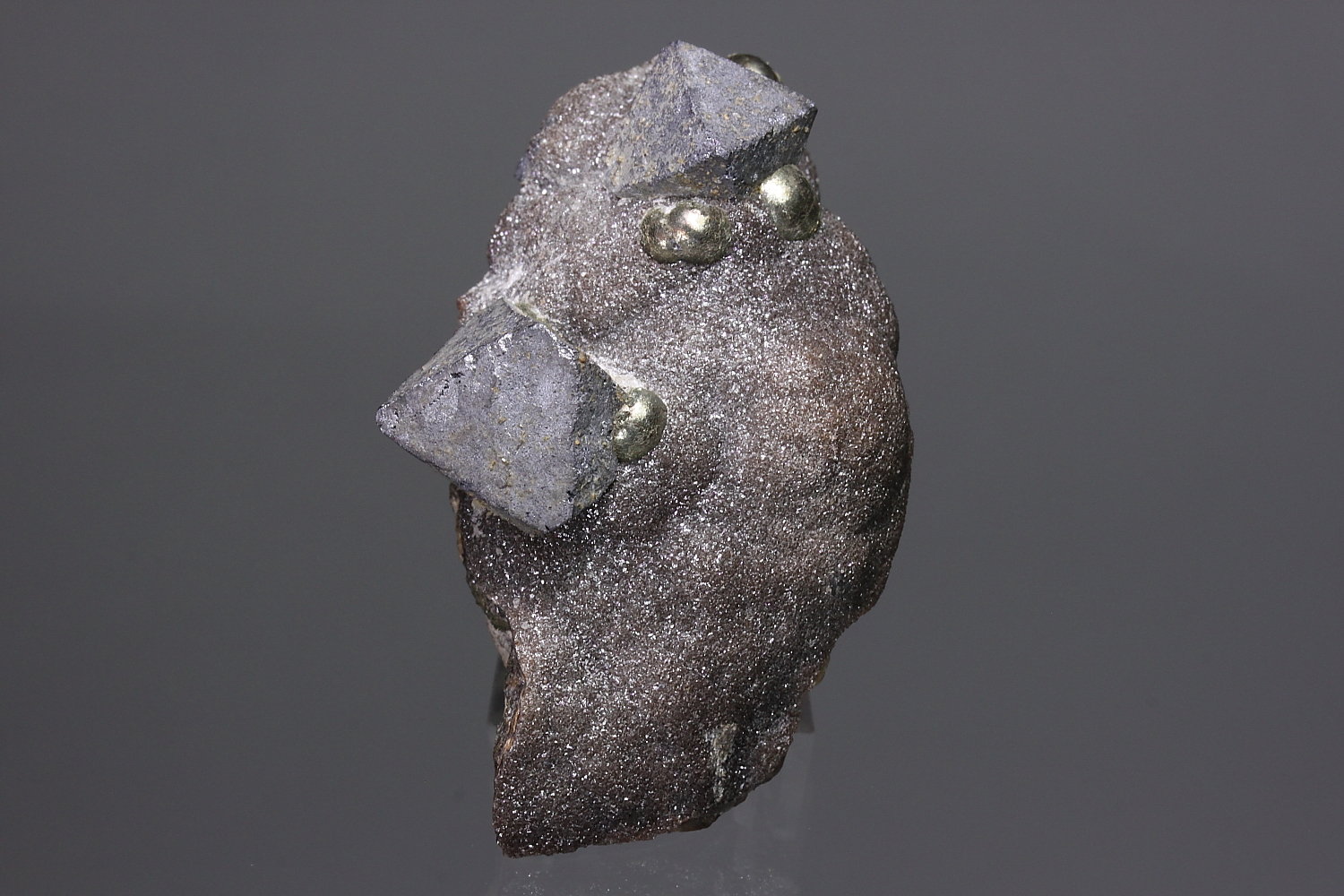 Galena, Marcasita, Esfalerita (variedad schalenblenda)
6 x 4 cm aprox.
(Autor: Ivan Blanco (PDM))