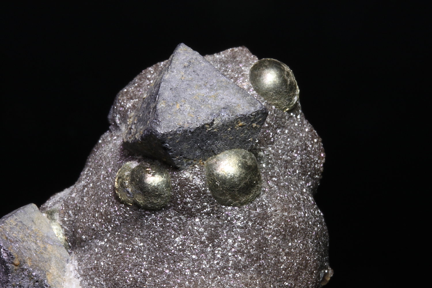 Galena, Marcasita, Esfalerita (variedad schalenblenda)
6 x 4 cm aprox.
(Autor: Ivan Blanco (PDM))