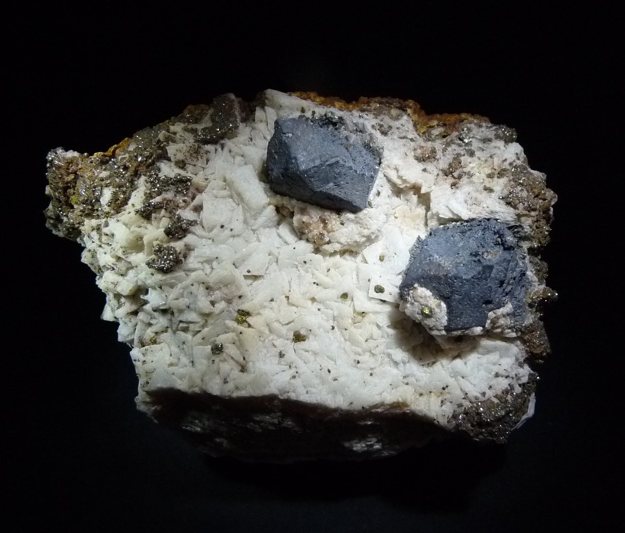 Galena, Ankerita y Calcopirita.
80x60 mm.
(Autor: Jesus Franquesa Baucells)