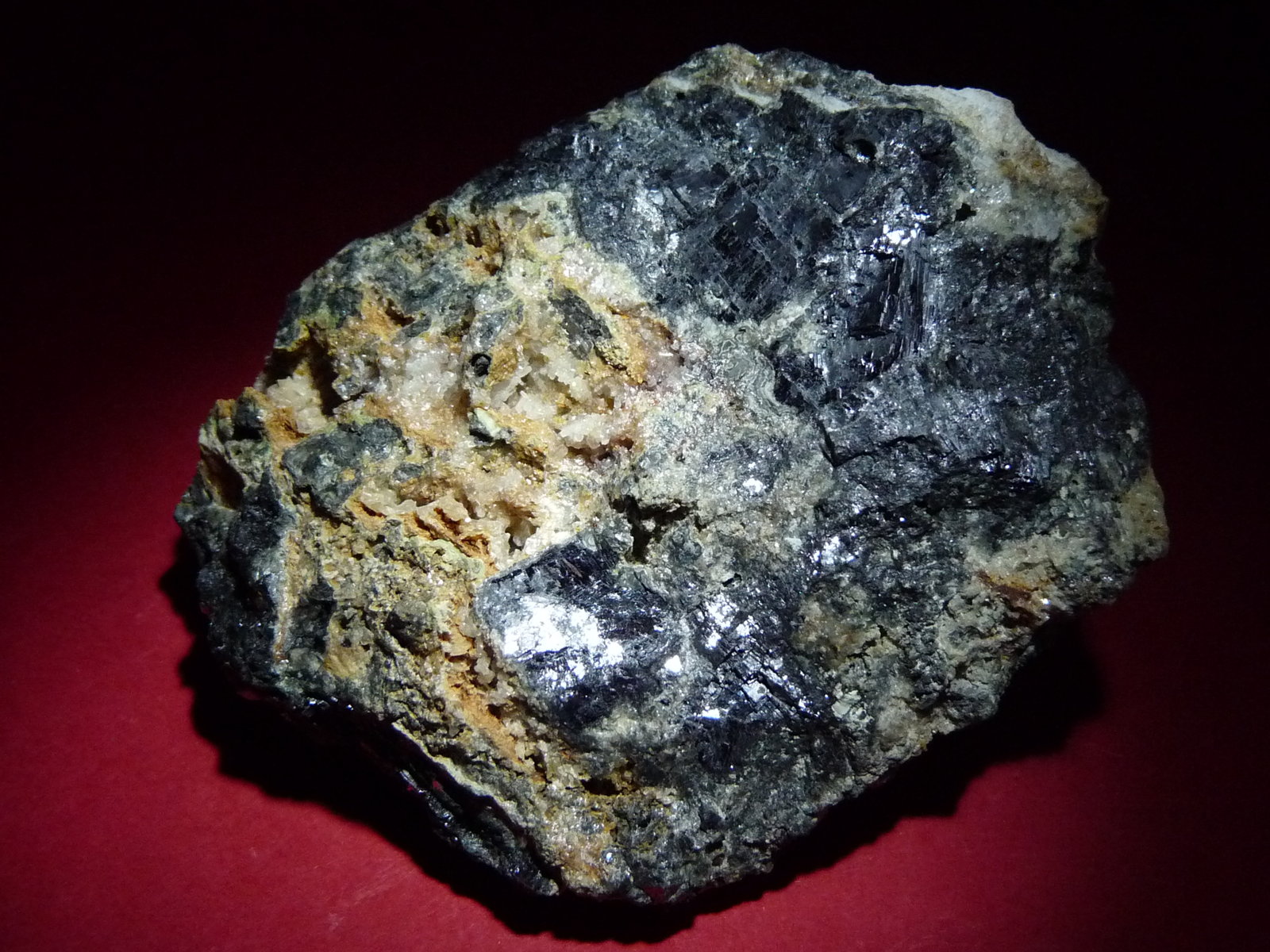 Galena y Cerusita.
70x50 mm.
(Autor: Jesus Franquesa Baucells)