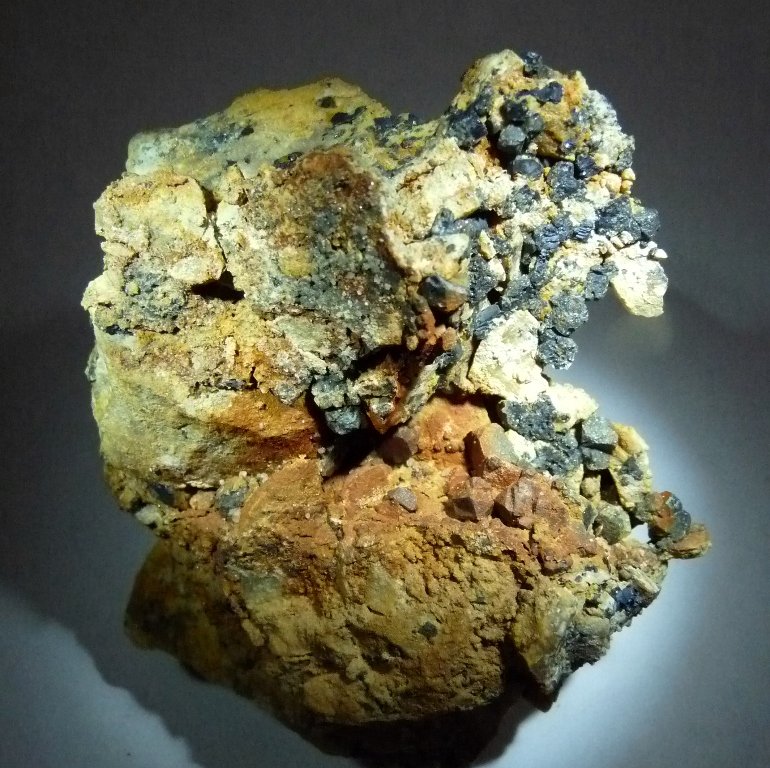Galena y Cerusita.
90x65 mm.
(Autor: Jesus Franquesa Baucells)
