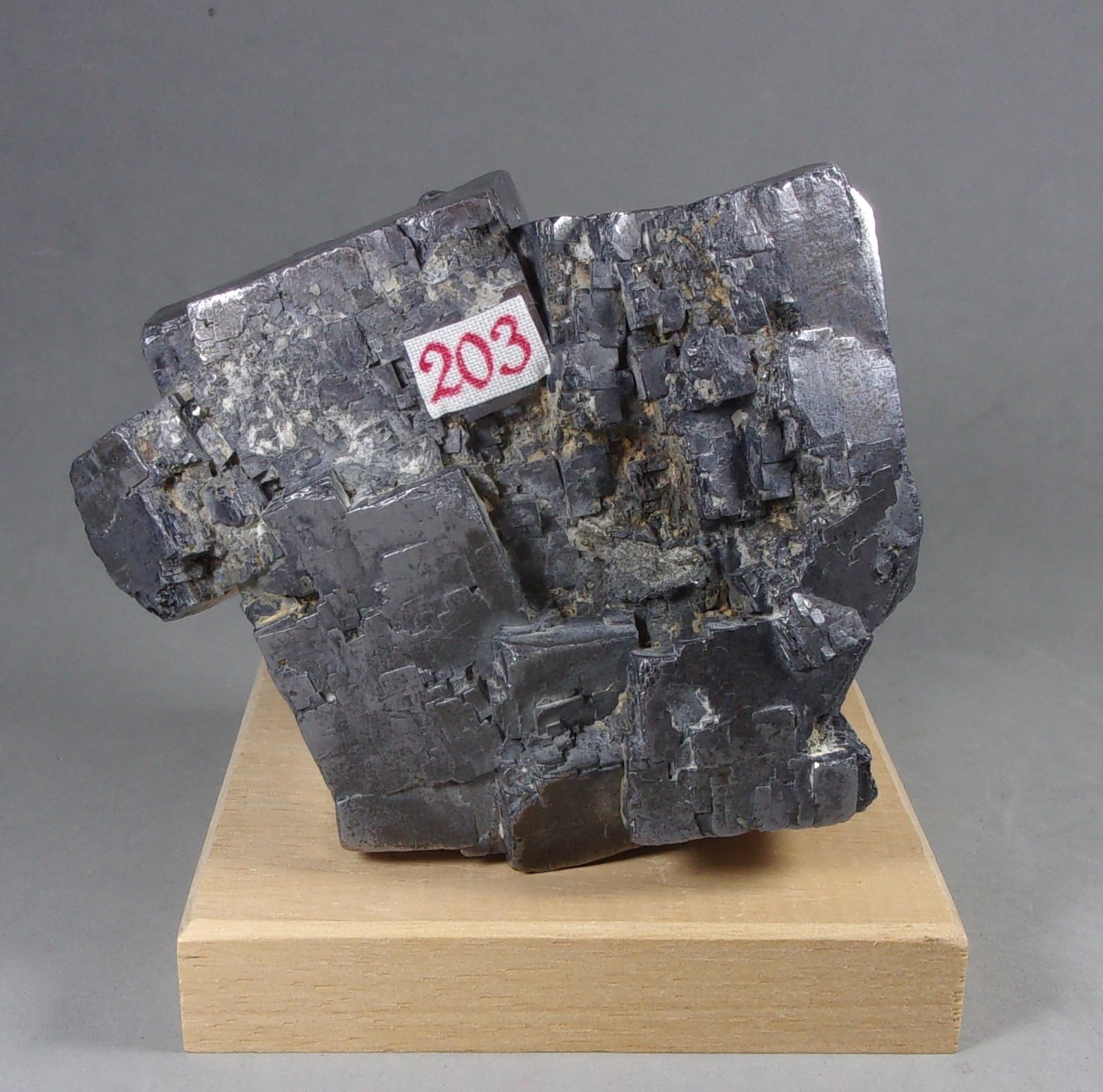 Galena
8,9 x 7,6 x 5 cm. 1.334 g.
(Autor: J. G. Alcolea)