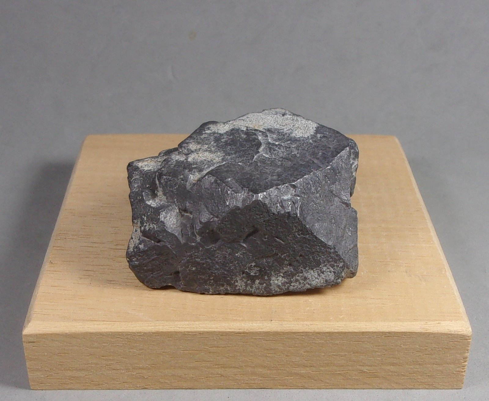 Galena
4,8 x 3,5 x 2,5 cm. 201,2 g.
(Autor: J. G. Alcolea)