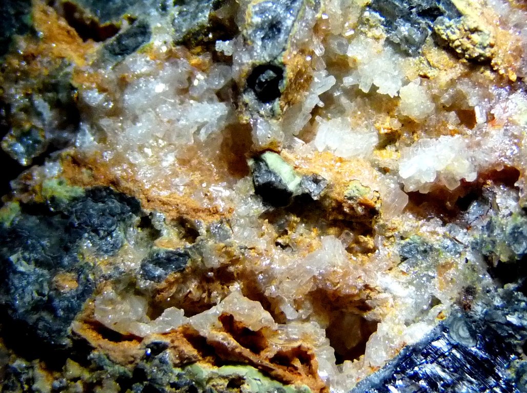 Galena y Cerusita.
70x50 mm.
(Autor: Jesus Franquesa Baucells)