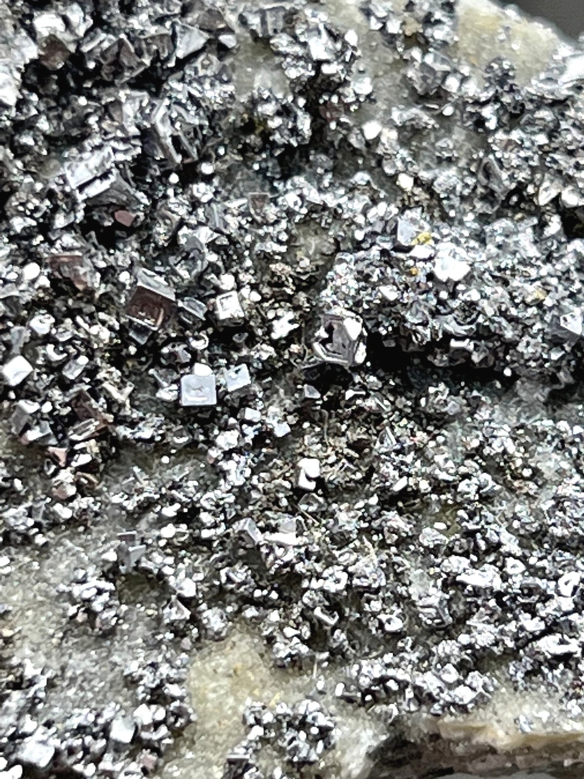 Galena
9,1 x 3,4 x 3 cm.  Cristal mayor 2 milímetros.
(Autor: J. G. Alcolea)