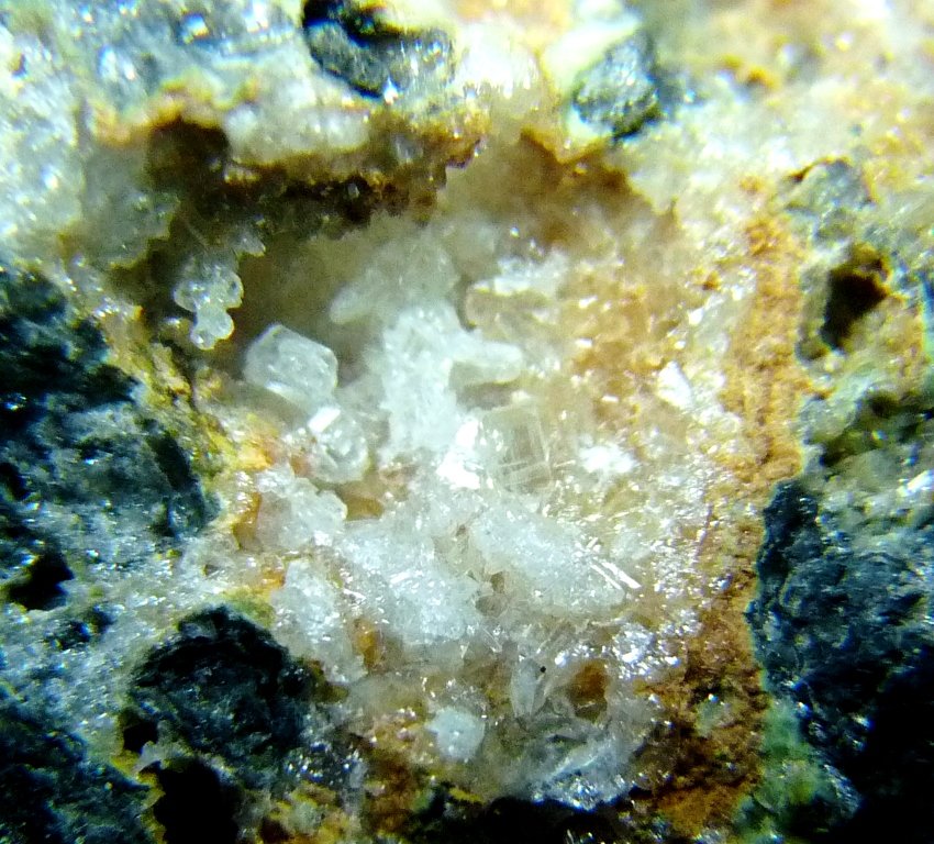 Galena y Cerusita.
70x50 mm.
(Autor: Jesus Franquesa Baucells)