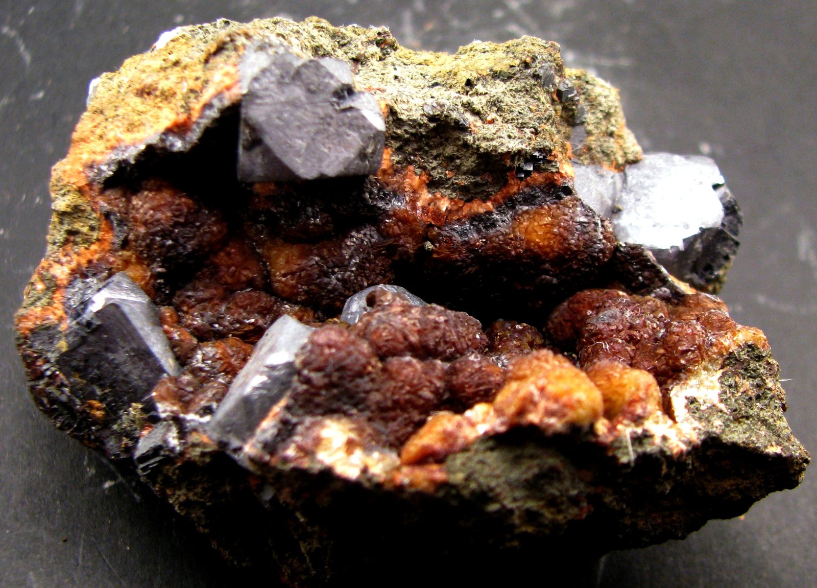 Galena, Siderita
67 x 47 x 36 mm.
(Autor: José Luis Zamora)