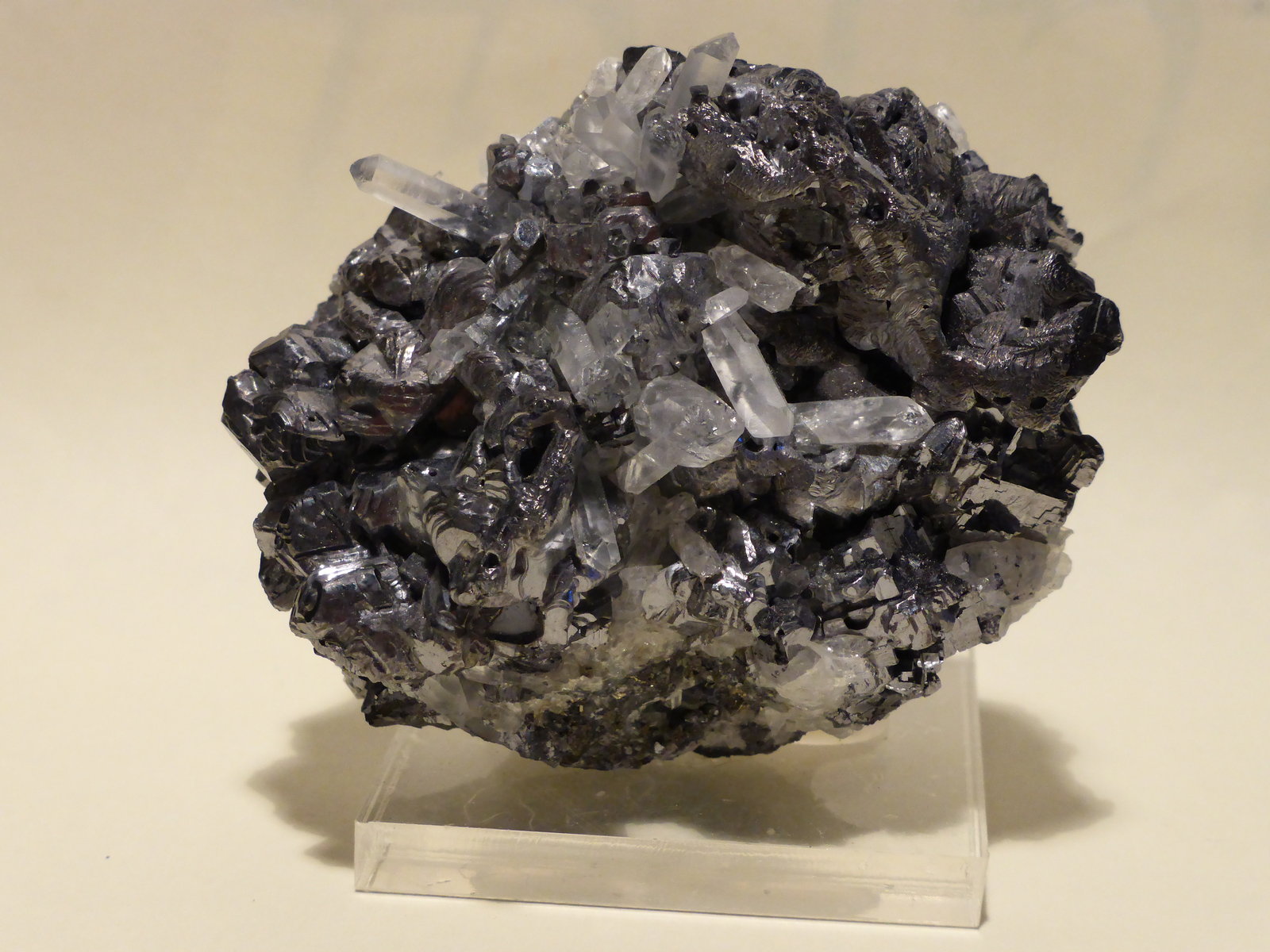 Galena y cuarzo
5,5x5 cm
(Autor: Ander Ispizua Juan)