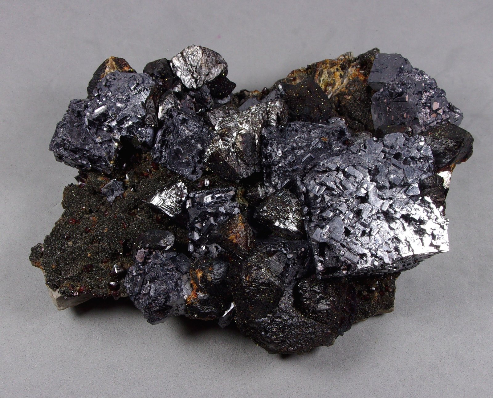 Galena y Esfalerita
10 x 7,5 x 3 cm.
(Autor: J. G. Alcolea)