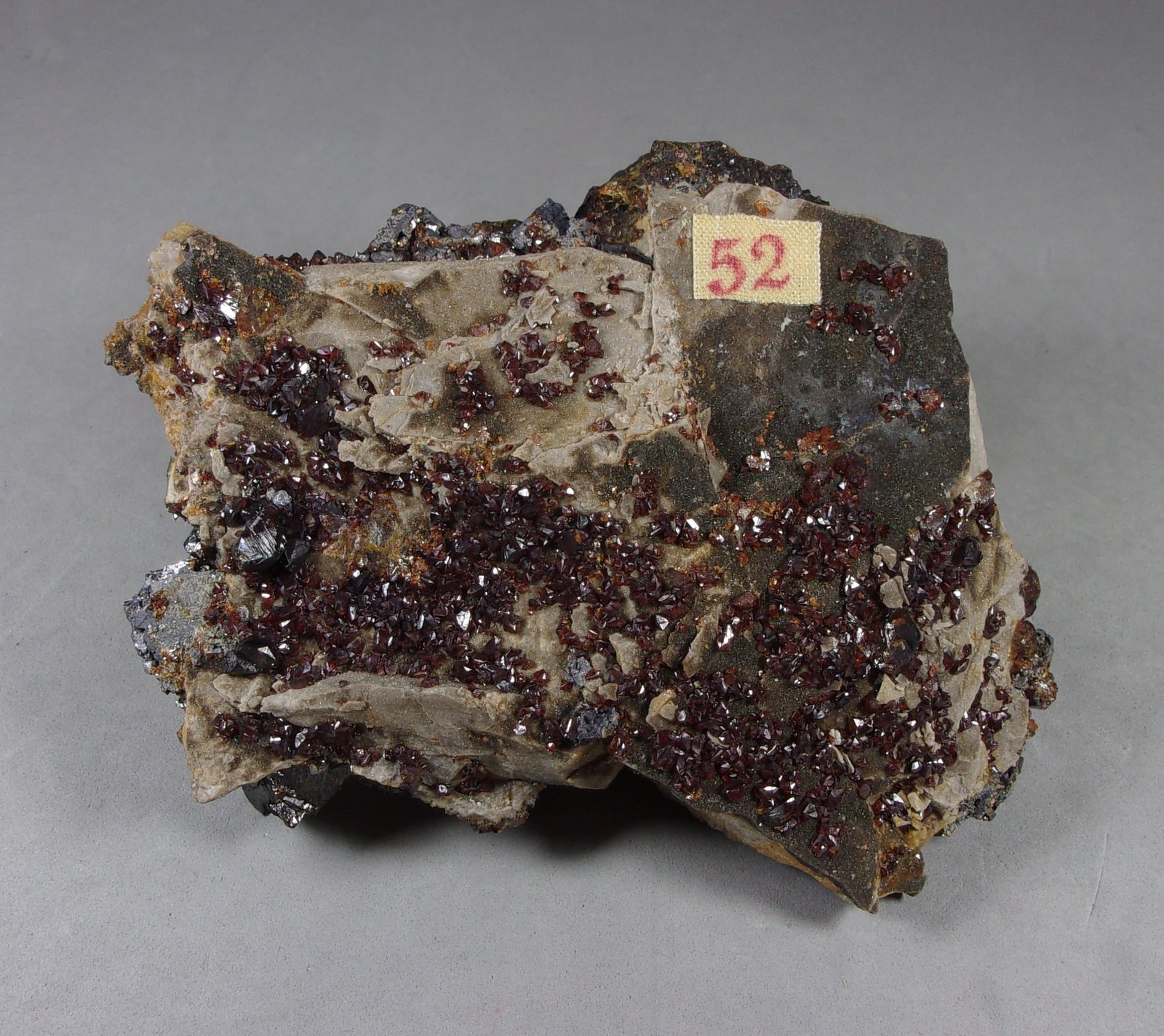 Galena y Esfalerita
10 x 7,5 x 3 cm.
(Autor: J. G. Alcolea)