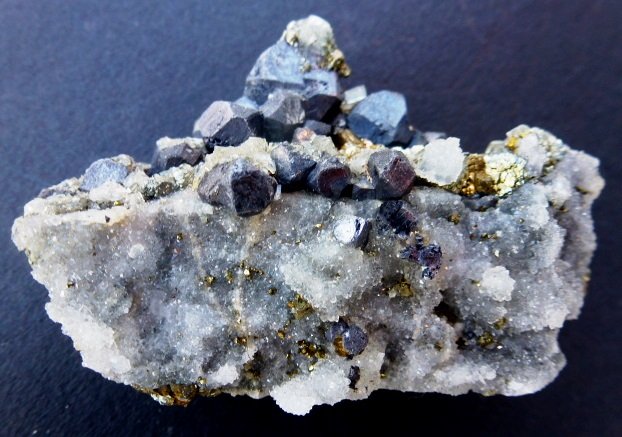 Galena, Cuarzo, Barita, Pirita
6 x 4,5 cm.
(Autor: javier ruiz martin)