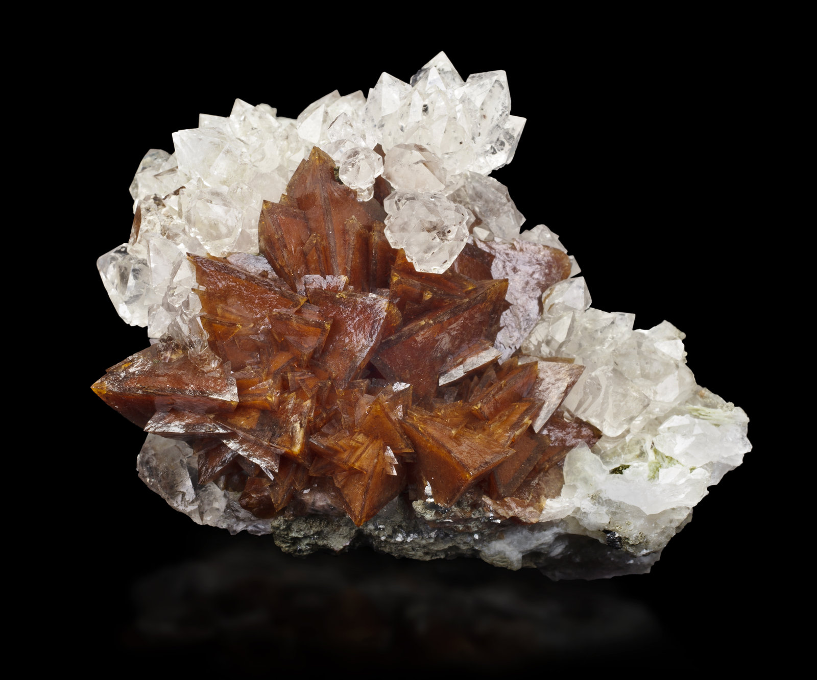 Genthelvita con Cuarzo
6 x 5 x 5 cm / Cristal principal: 1.6 cm.
(Autor: Museo MIM)