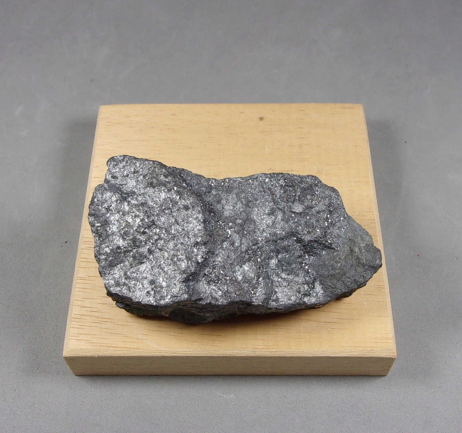 Geocronita
7,2 x 3,5 x 2,7 cm.
(Autor: J. G. Alcolea)