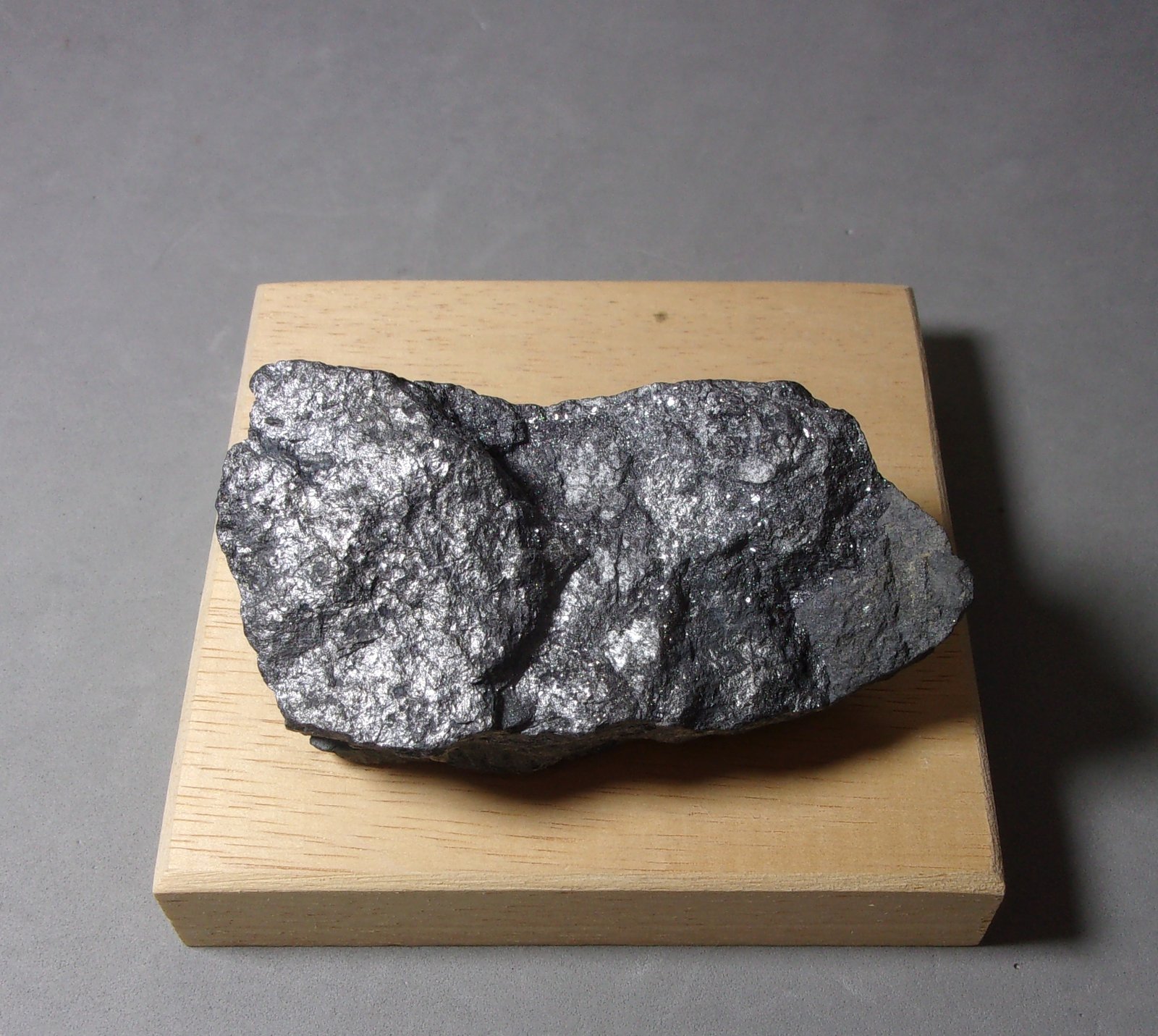 Geocronita
7,2 x 3,5 x 2,7 cm.
(Autor: J. G. Alcolea)