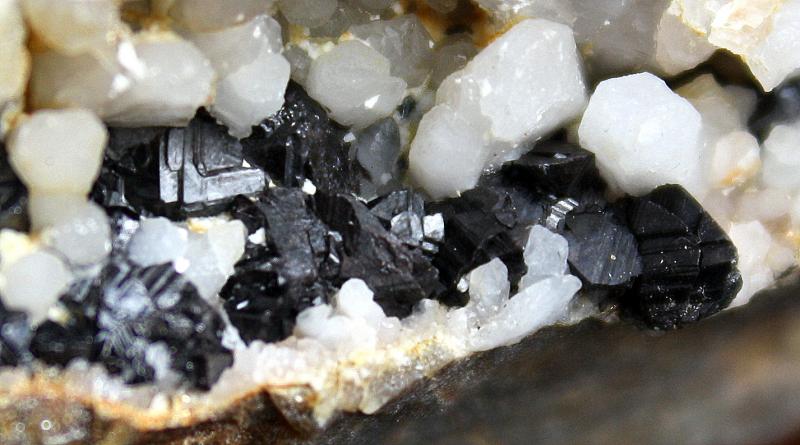 Casiterita
Conjunto de cristales: 4 cm.
(Autor: canada)