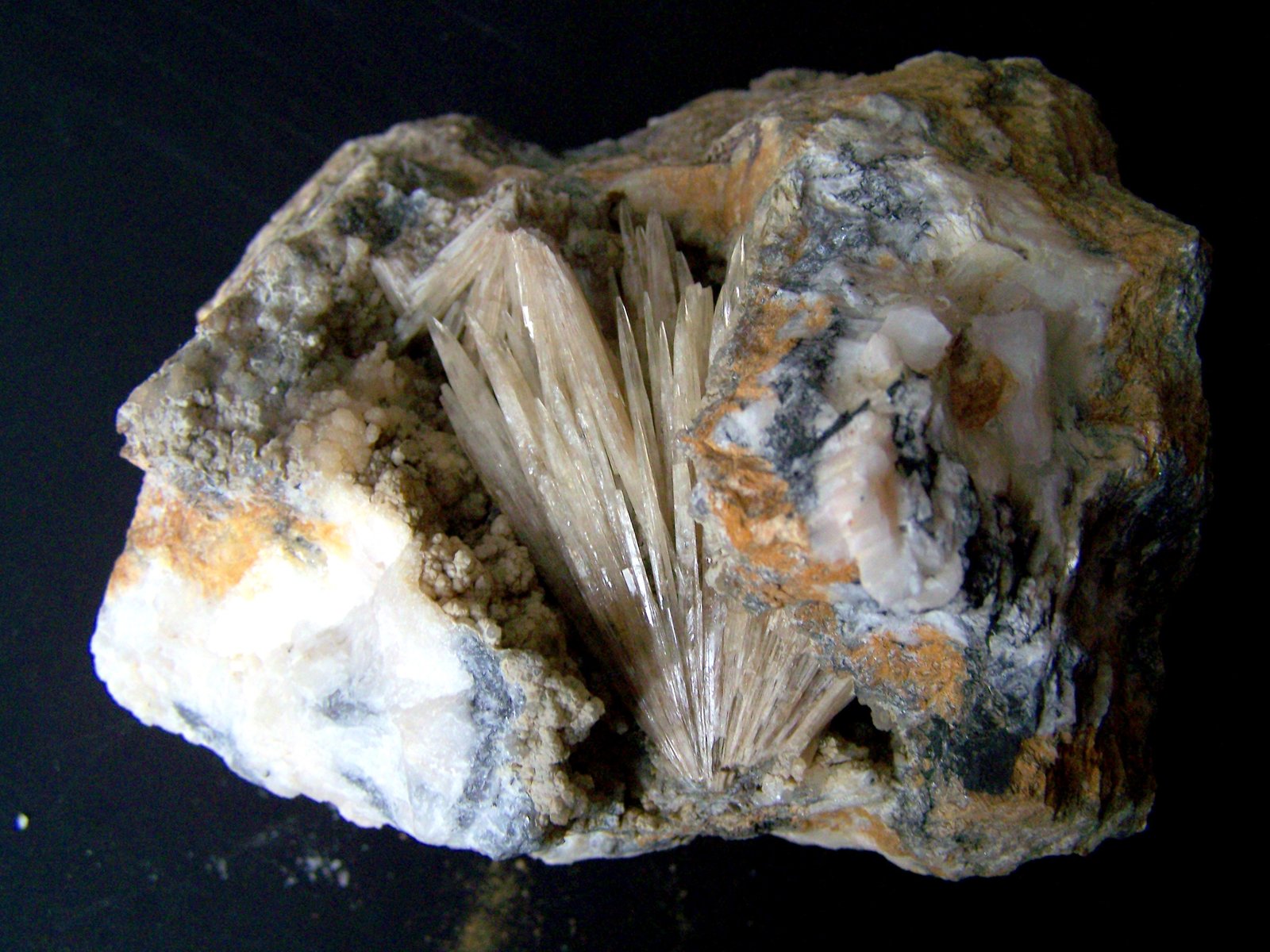 Aragonito
15 cm, 9 cm la geoda.
(Autor: canada)