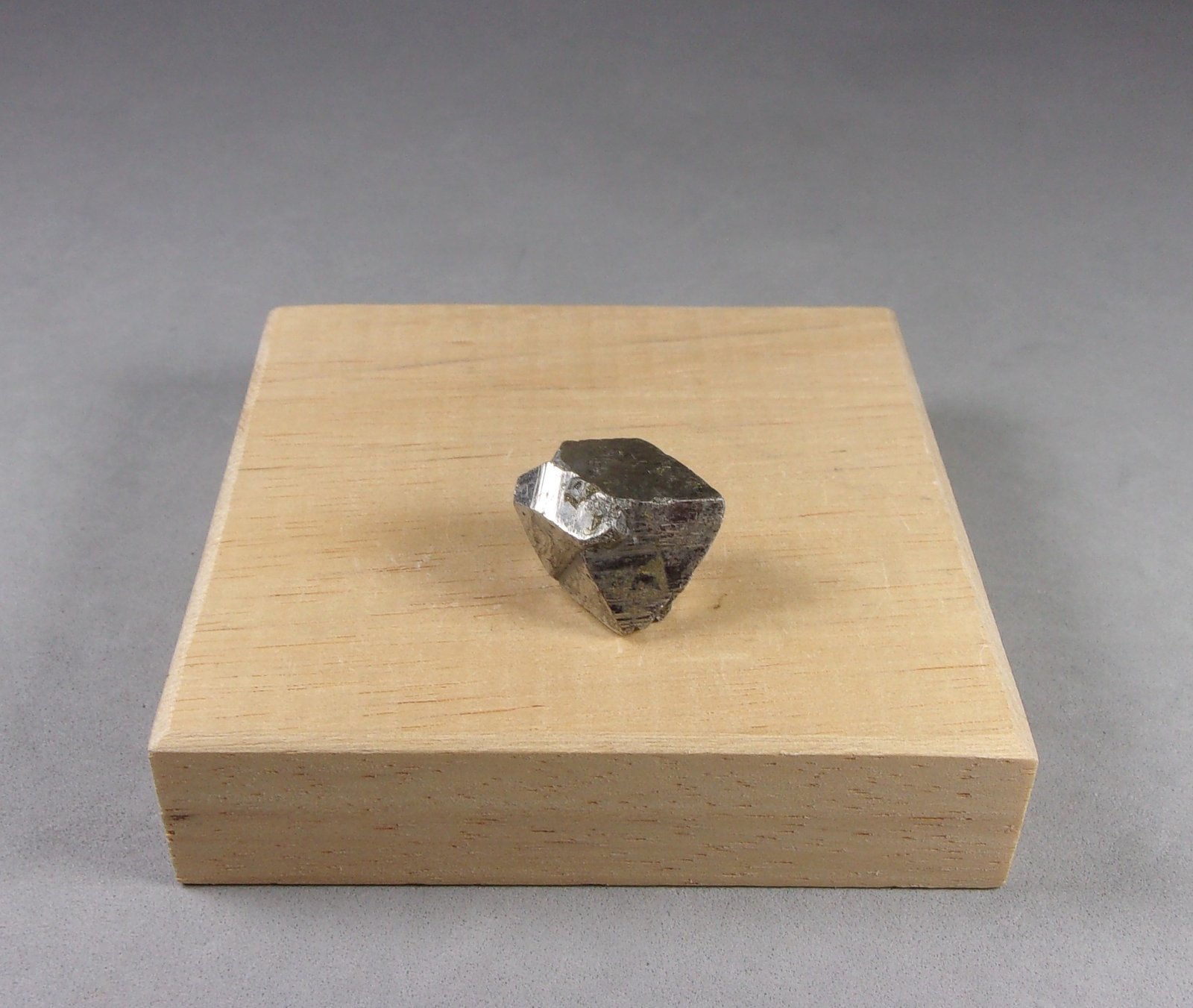 Glaucodoto
1,5 × 1,1 × 1,1 cm.
(Autor: J. G. Alcolea)