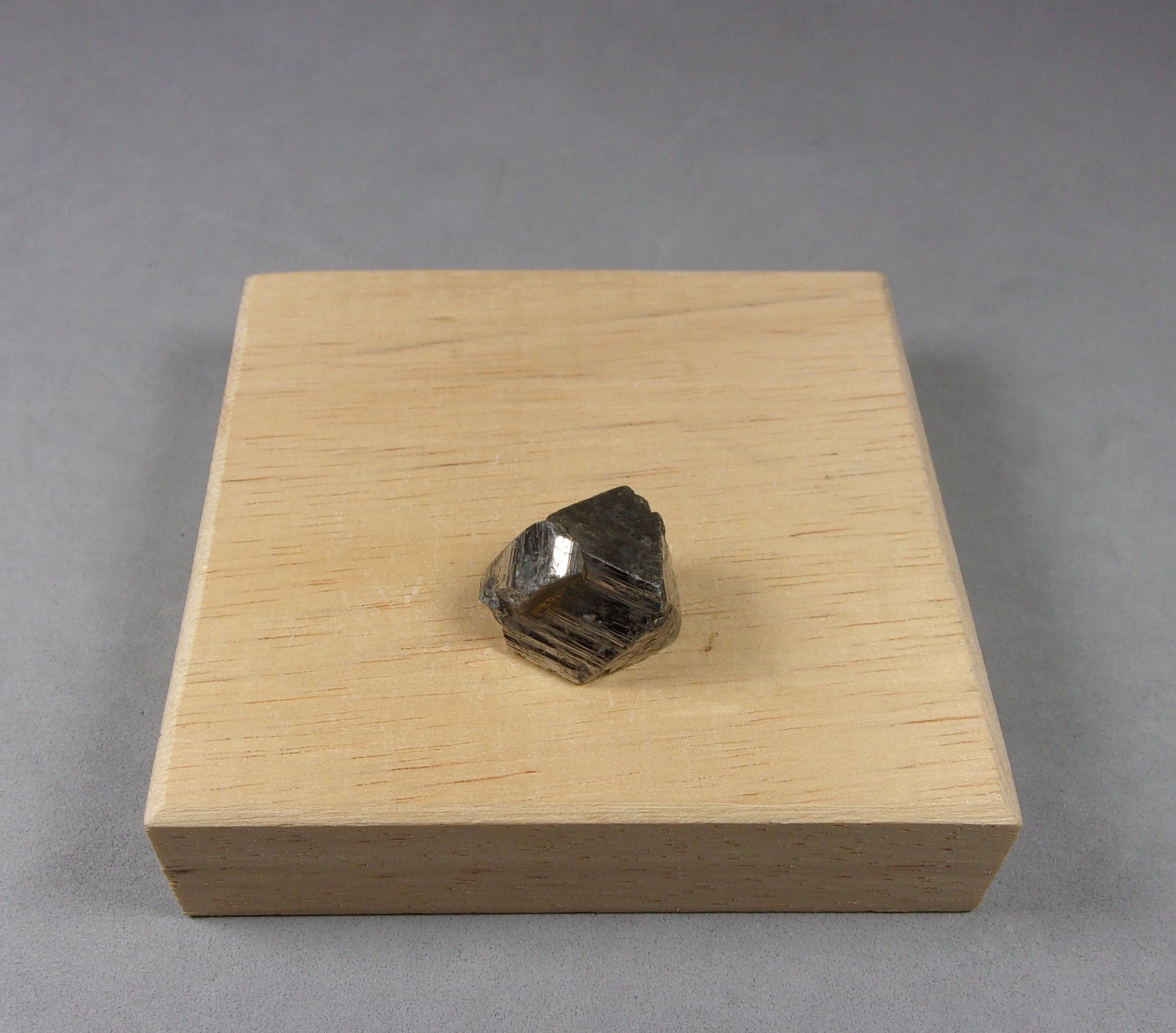 Glaucodoto
1,5 × 1,1 × 1,1 cm.
(Autor: J. G. Alcolea)