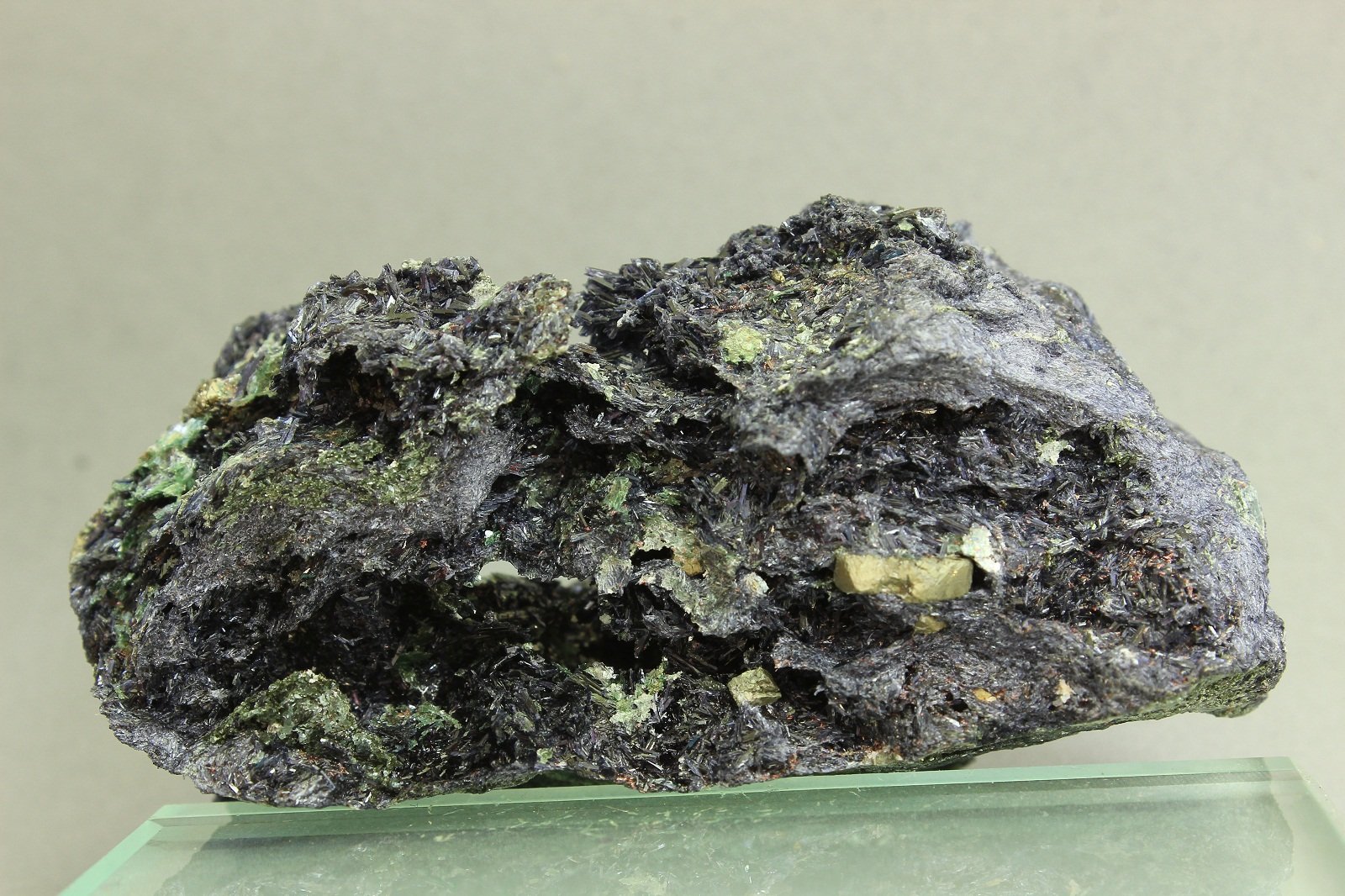 Glaucofana
70x40x30 mm
(Autor: Juan Espino)
