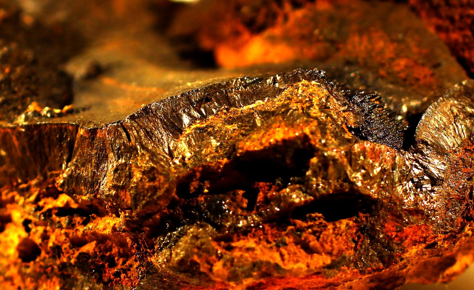 Goethita
109 x 66 x 36 mm.
(Autor: José Luis Zamora)